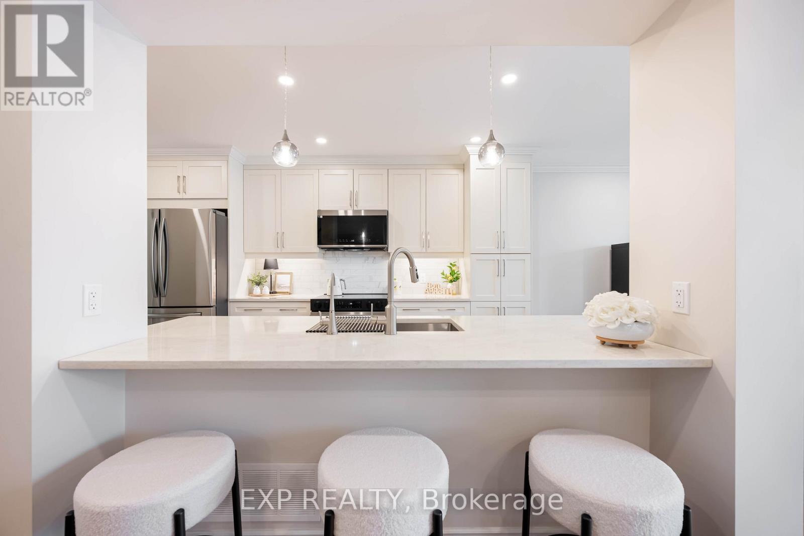 345 Rebecca Drive, Orangeville, Ontario L9W 4P5 - Photo 5 - W12943392