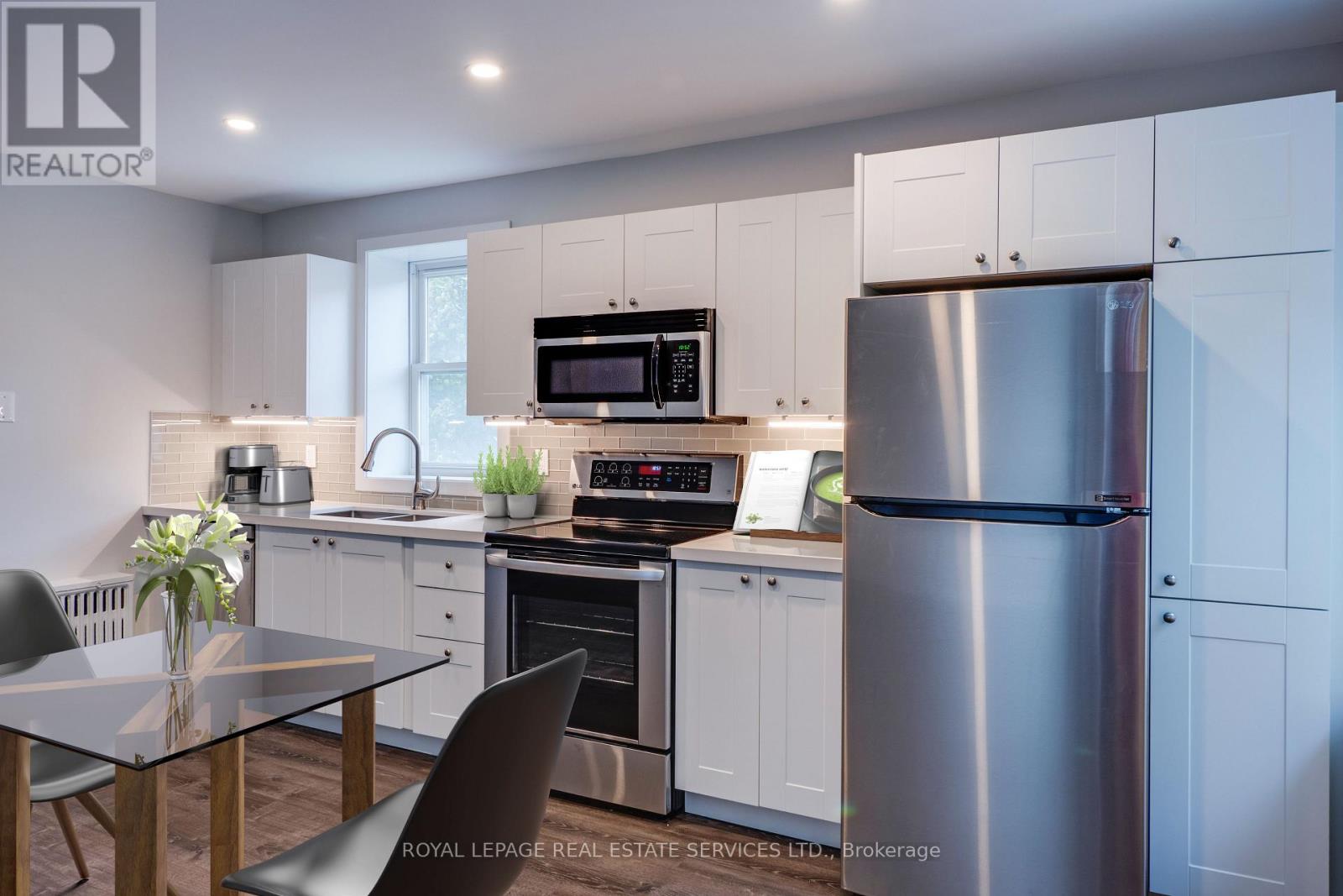 208 - 18 Anglesey Boulevard, Toronto, Ontario M9A 3B3 - Photo 3 - W13422628