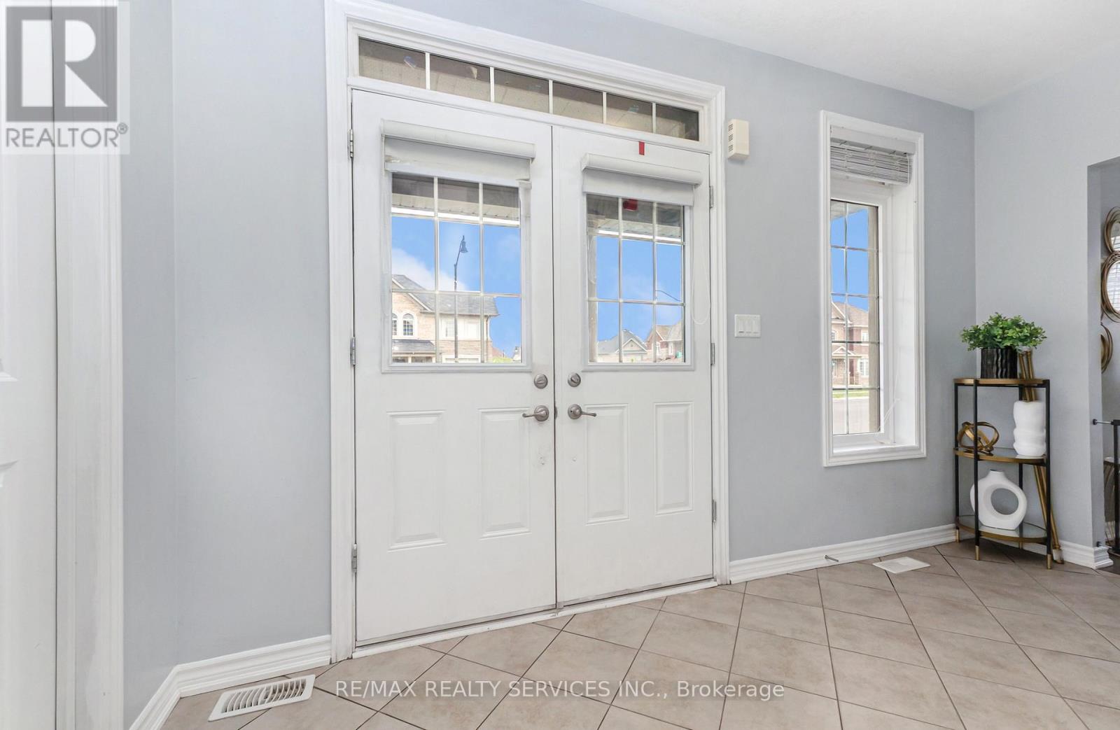366 Remembrance Road, Brampton, Ontario  L7A 0C3 - Photo 8 - W13422664