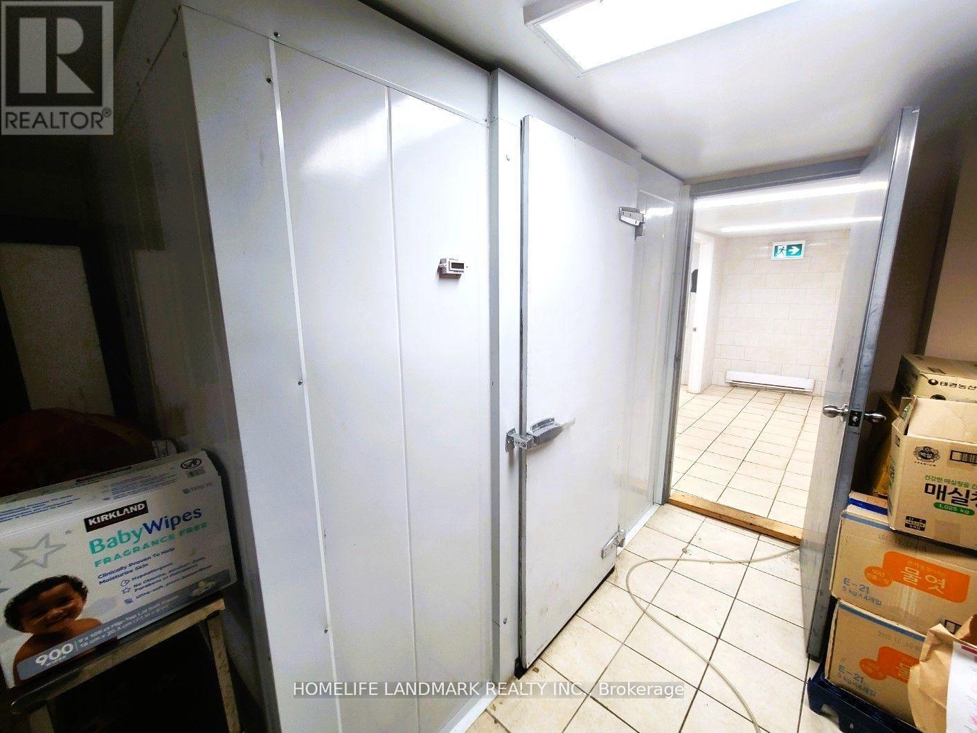 941 Lakeshore Road, Mississauga, Ontario  L5E 1E3 - Photo 16 - W13422796