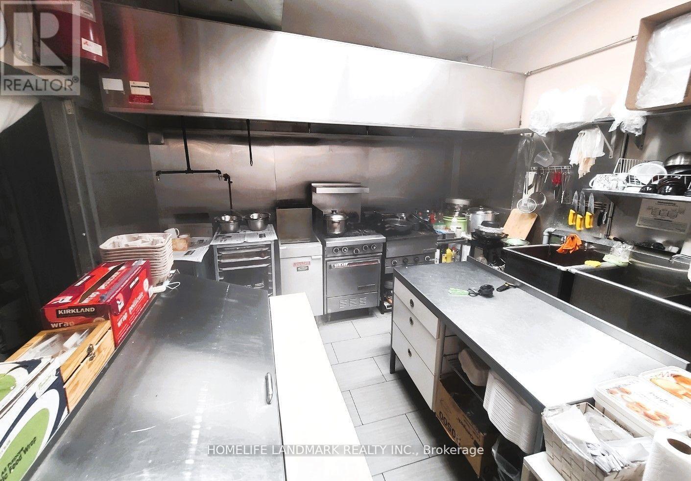 941 Lakeshore Road, Mississauga, Ontario  L5E 1E3 - Photo 2 - W13422796
