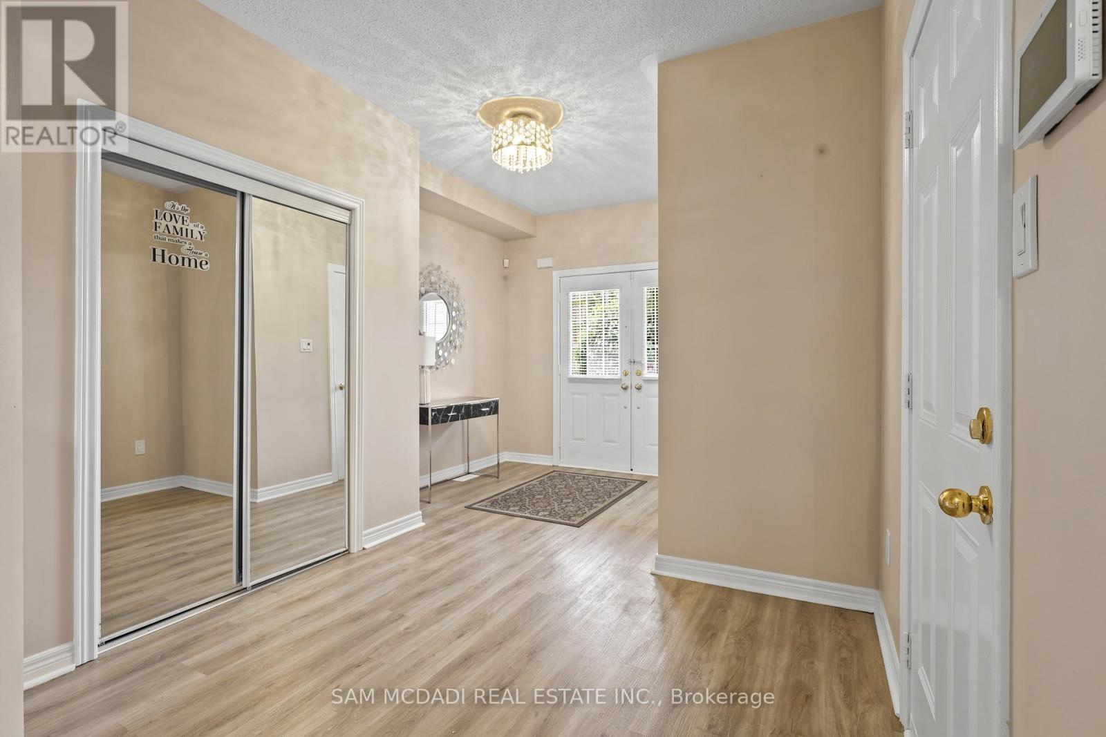 7195 Wrigley Court, Mississauga, Ontario  L5W 0C8 - Photo 4 - W13422826
