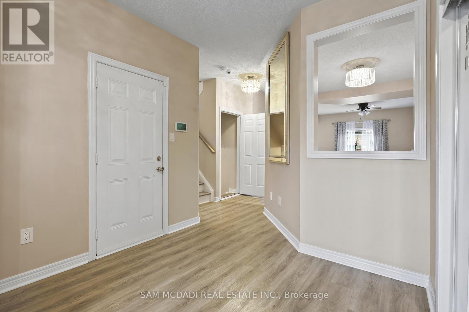 7195 Wrigley Court, Mississauga, Ontario  L5W 0C8 - Photo 5 - W13422826