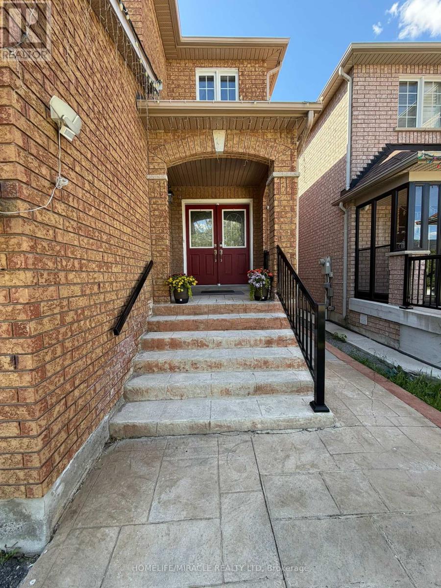 7549 Doverwood Drive, Mississauga, Ontario  L5N 8J3 - Photo 2 - W13422834