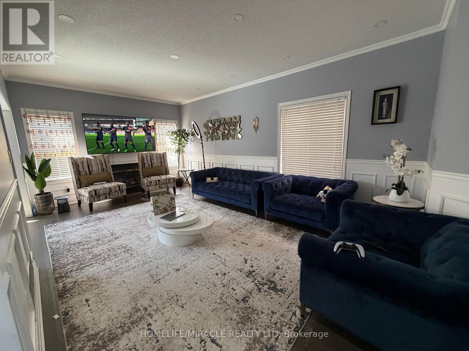 7549 Doverwood Drive, Mississauga, Ontario  L5N 8J3 - Photo 4 - W13422834