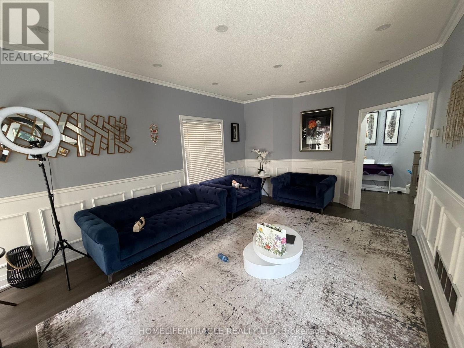 7549 Doverwood Drive, Mississauga, Ontario  L5N 8J3 - Photo 5 - W13422834