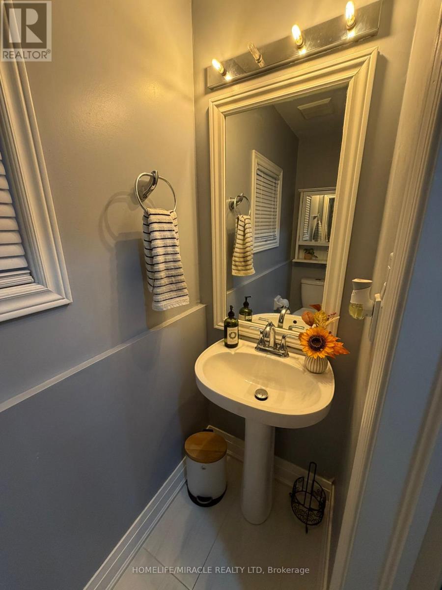 7549 Doverwood Drive, Mississauga, Ontario  L5N 8J3 - Photo 7 - W13422834