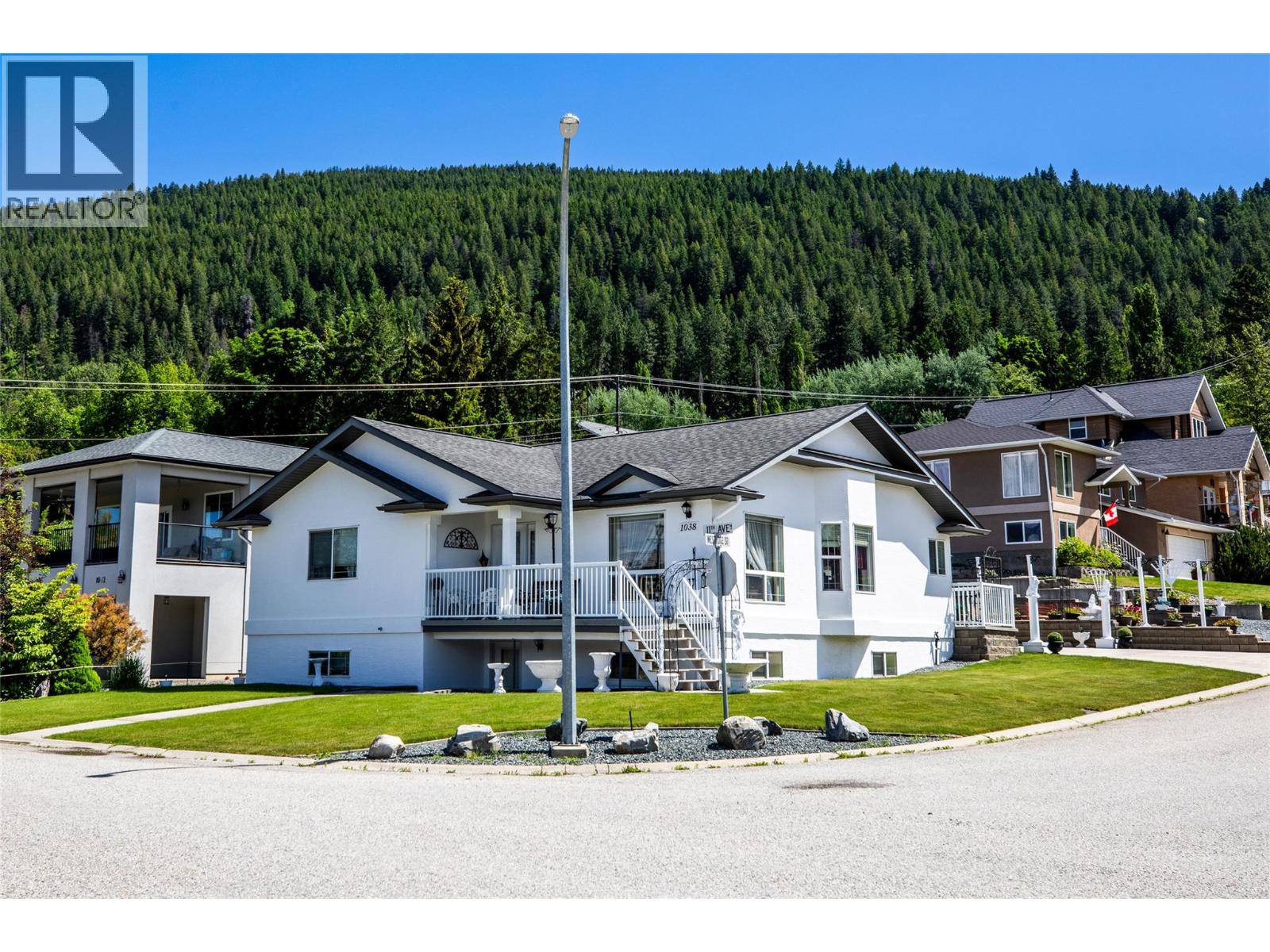 1038 11TH Avenue N, Creston, British Columbia