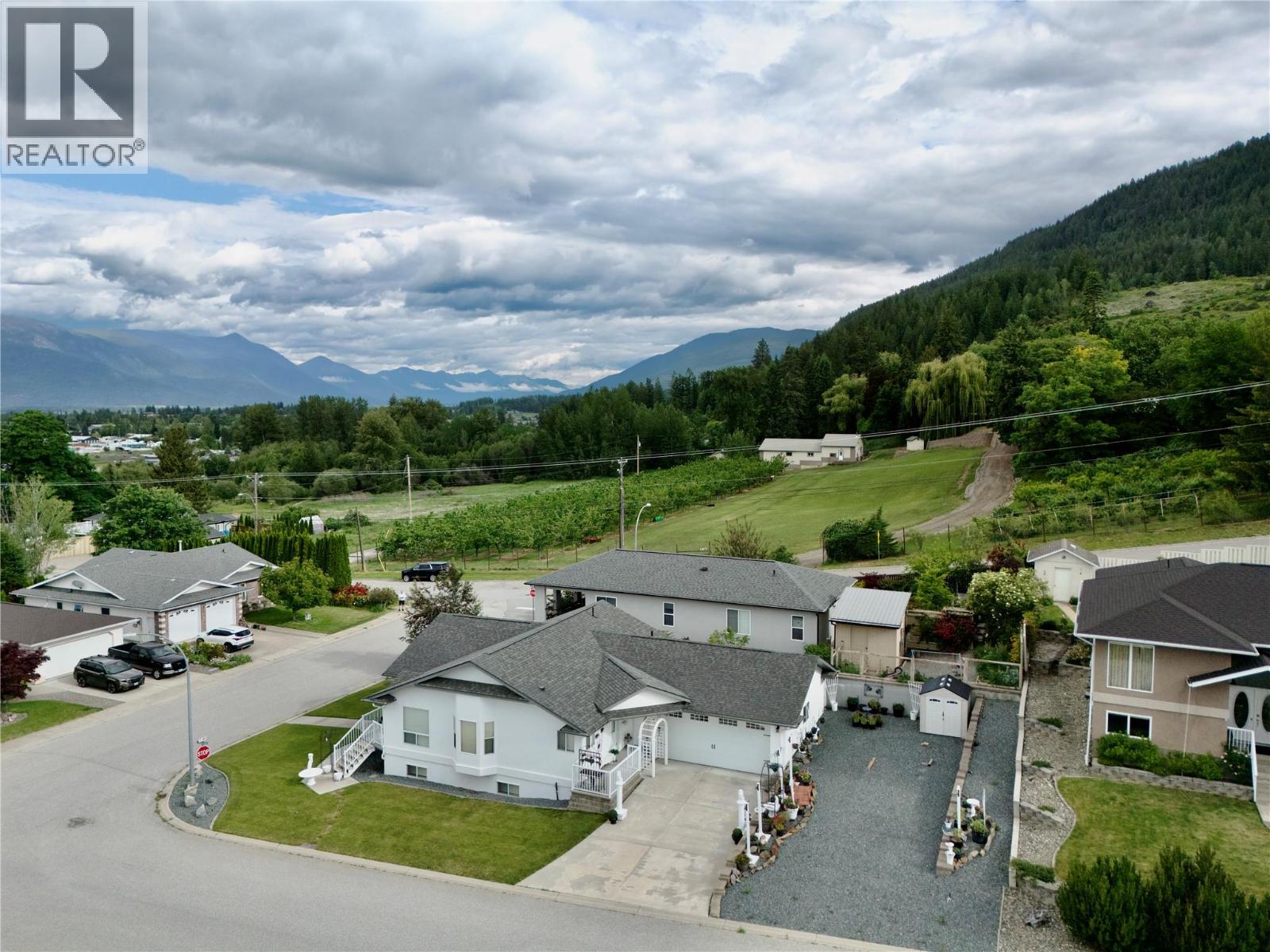 1038 11th Avenue N, Creston, British Columbia  V0B 1G6 - Photo 12 - 10390477