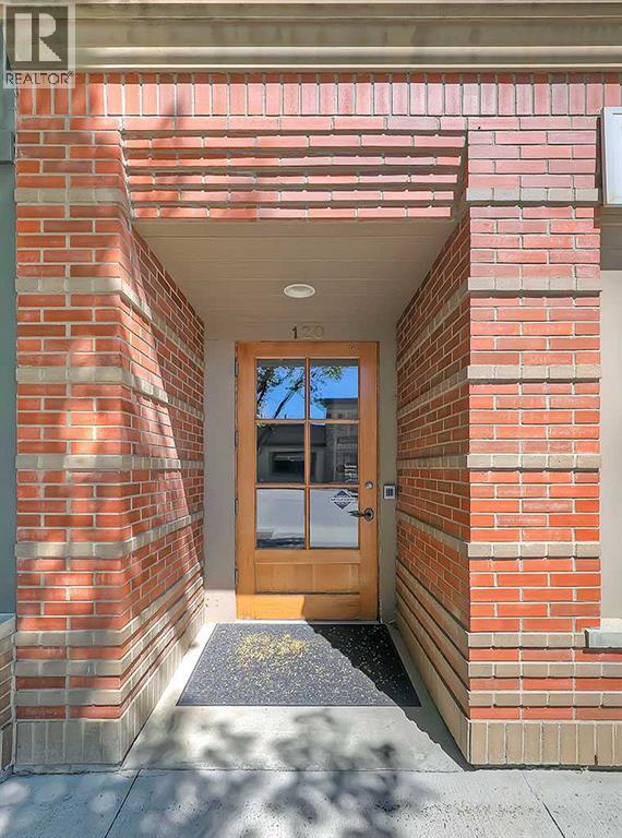 201, 120 4 Avenue SW, High River, Alberta  T1V 1B6 - Photo 2 - A2272387