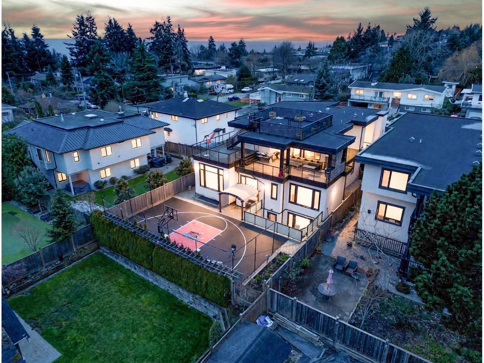 1126 Stevens Street, White Rock, British Columbia  V4B 4X8 - Photo 2 - R3097964