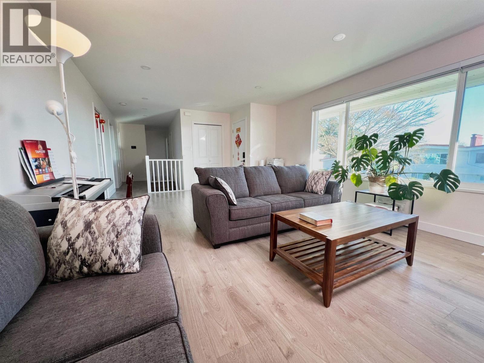131 Rickman Place, New Westminster, British Columbia  V3L 4P8 - Photo 3 - R3134115