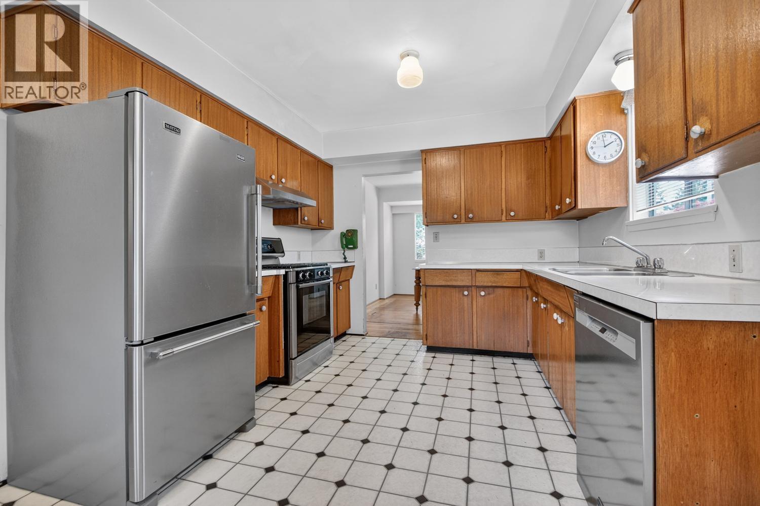 888 Seymour Drive, Coquitlam, British Columbia  V3J 6V7 - Photo 5 - R3134186