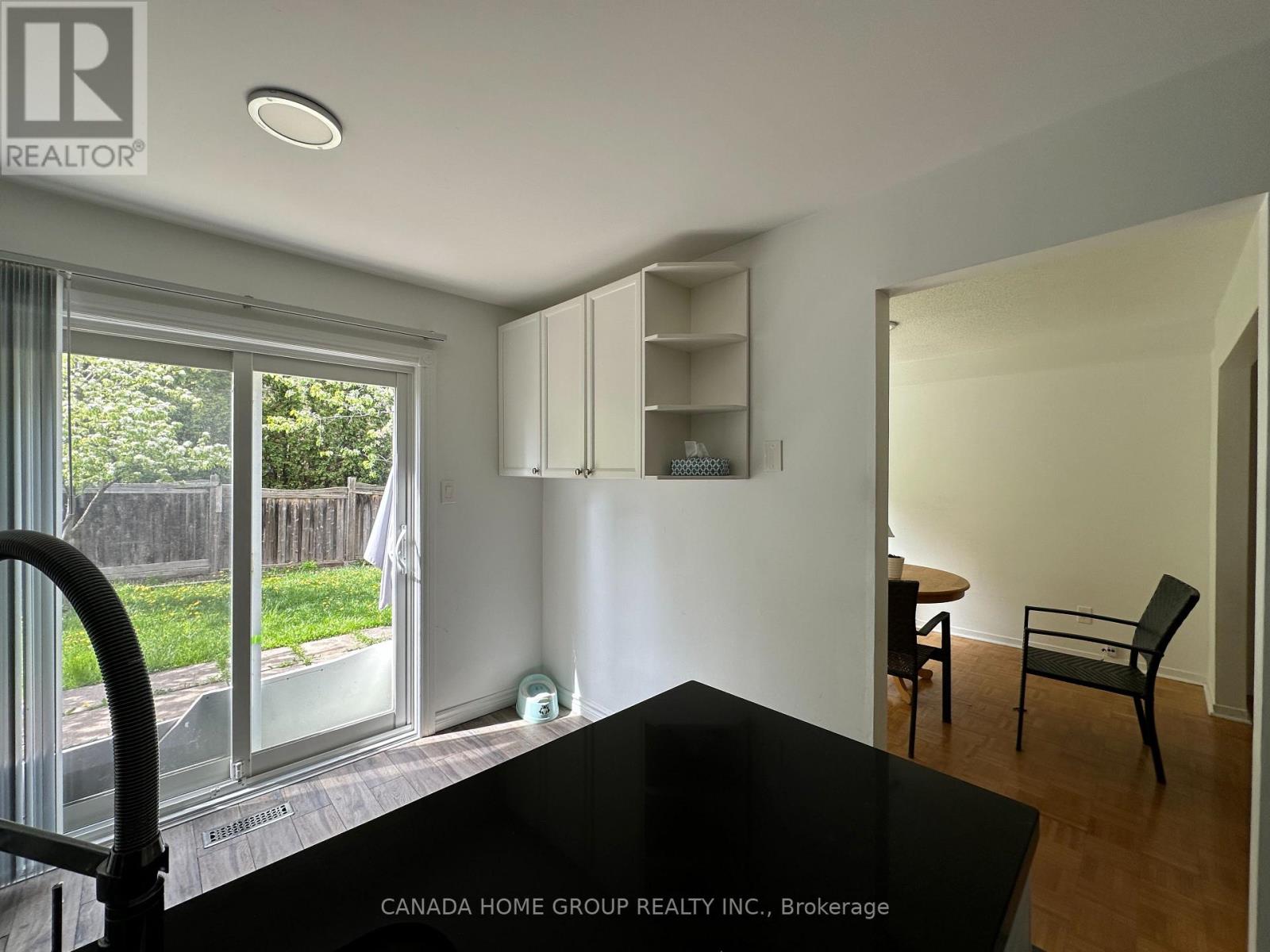 303 Riel Drive, Mississauga (Fairview), Ontario  L5B 3K1 - Photo 10 - W13422860