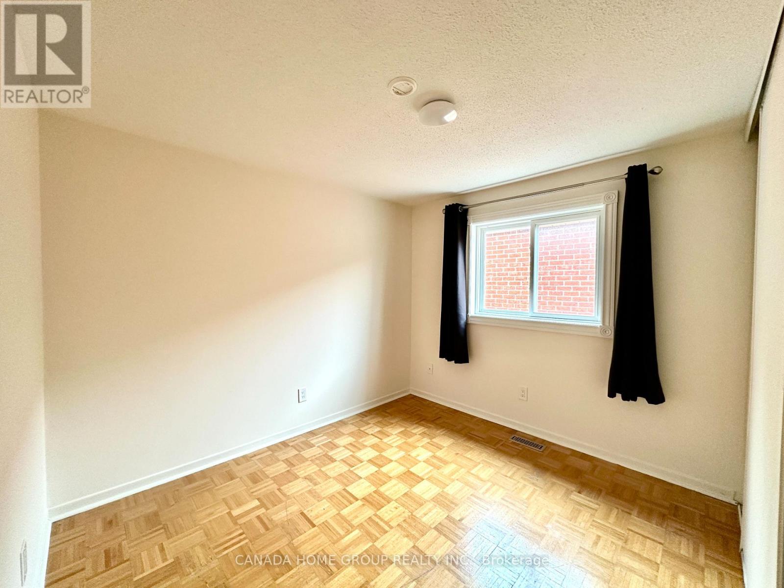 303 Riel Drive, Mississauga (Fairview), Ontario  L5B 3K1 - Photo 20 - W13422860