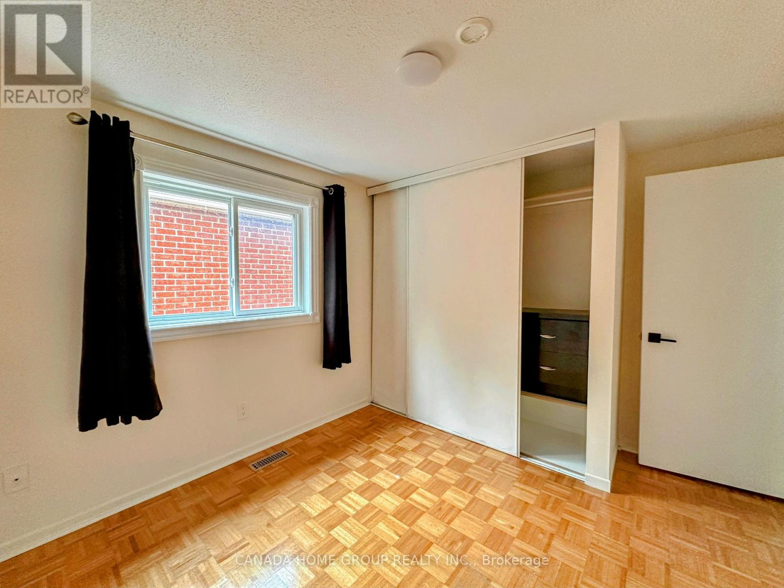 303 Riel Drive, Mississauga (Fairview), Ontario  L5B 3K1 - Photo 21 - W13422860