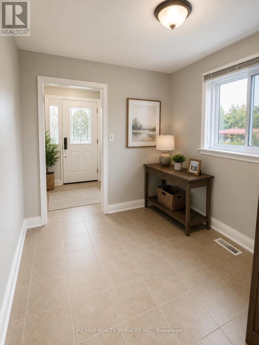 7731 Redstone Road, Mississauga, Ontario  L4T 2C1 - Photo 2 - W13422862