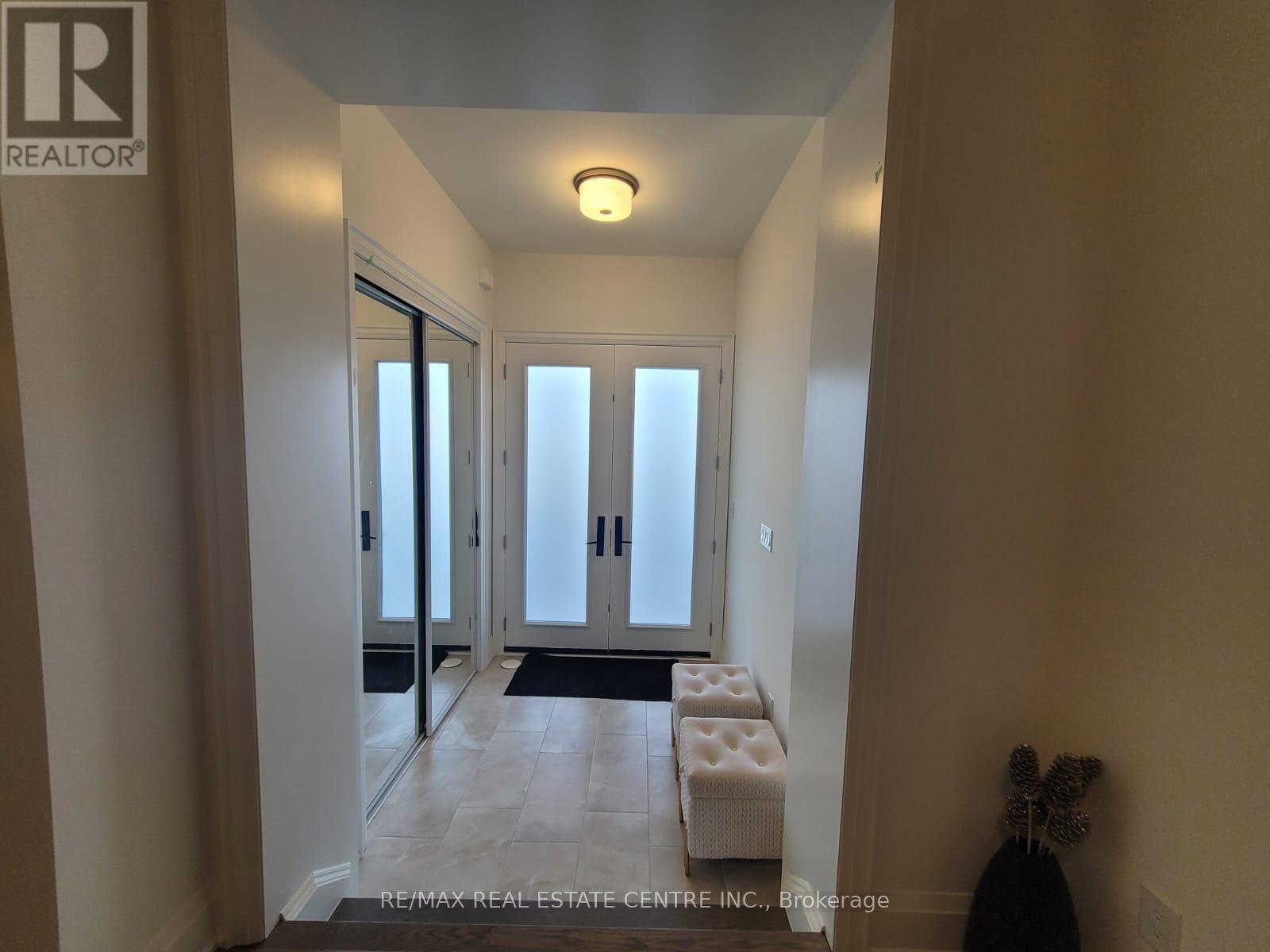3294 Umar Avenue, Oakville, Ontario  L6M 4K1 - Photo 4 - W13422890