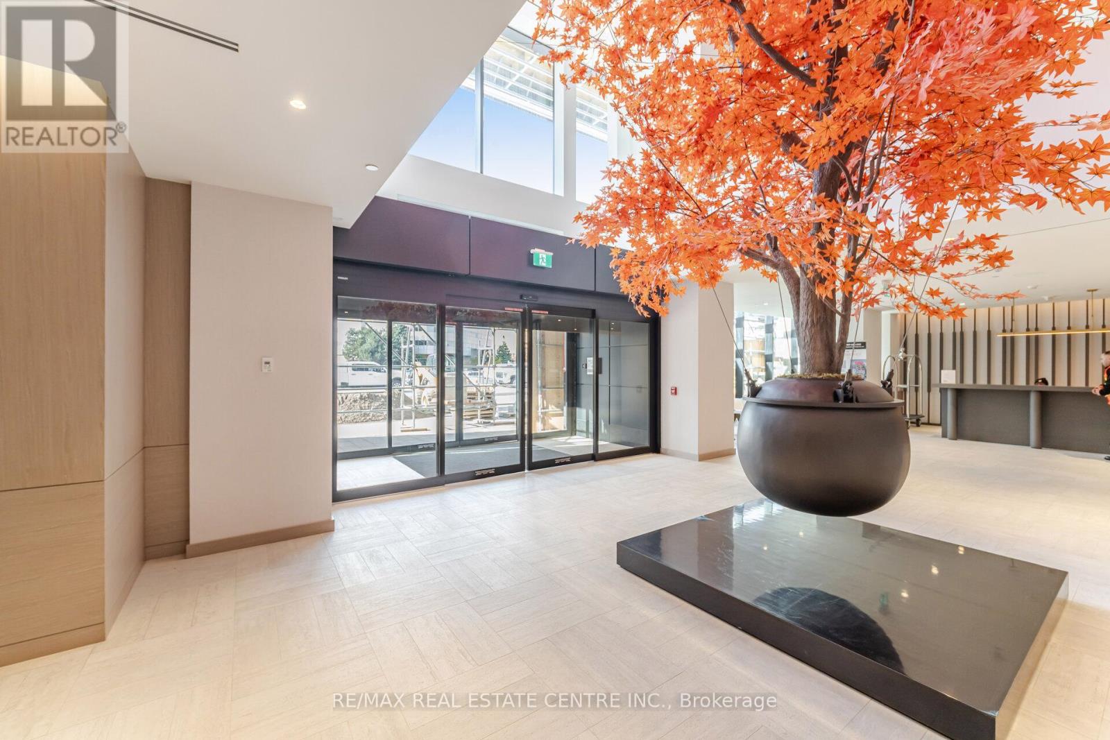 2404 - 4015 The Exchange, Mississauga, Ontario  L5B 0N9 - Photo 4 - W13422898