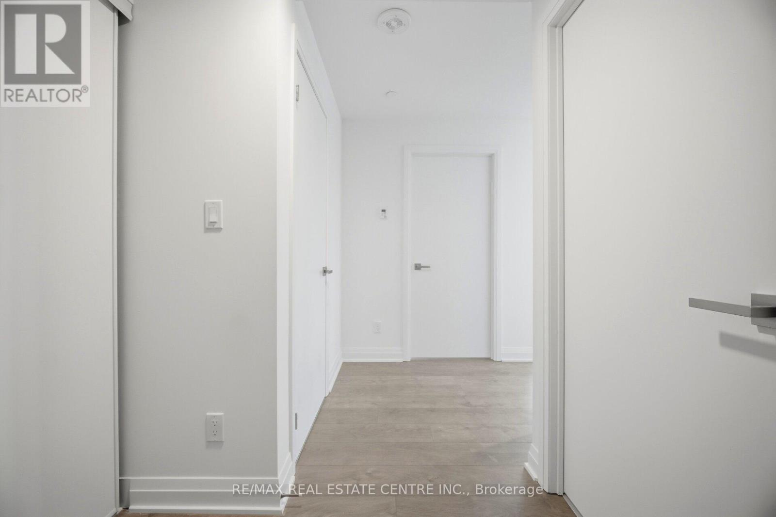 2404 - 4015 The Exchange, Mississauga, Ontario  L5B 0N9 - Photo 9 - W13422898