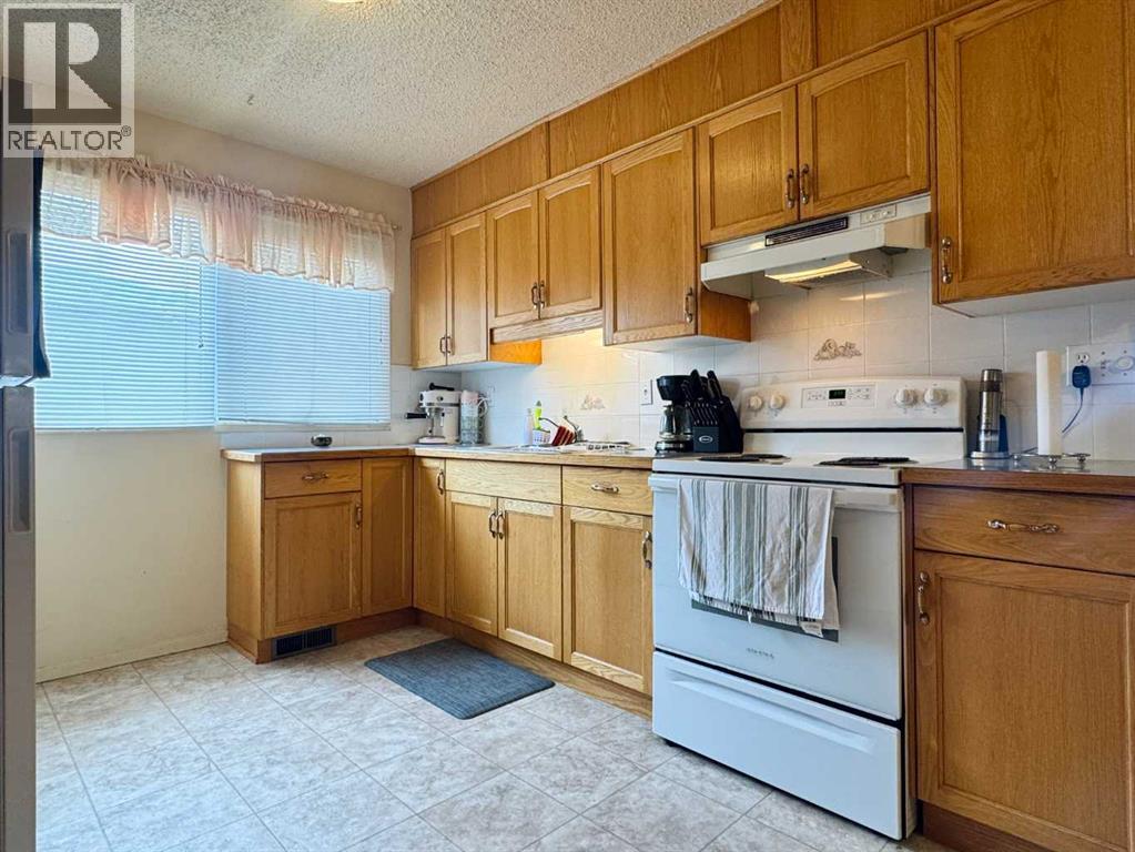 42 Selkirk Road W, Lethbridge, Alberta  T1K 4N6 - Photo 11 - A2314012