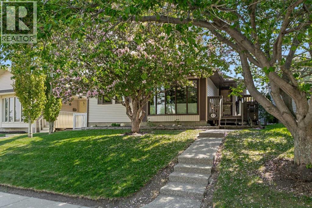 43 Scenic Acres Drive NW, Calgary, Alberta  T3L 1A2 - Photo 4 - A2317485