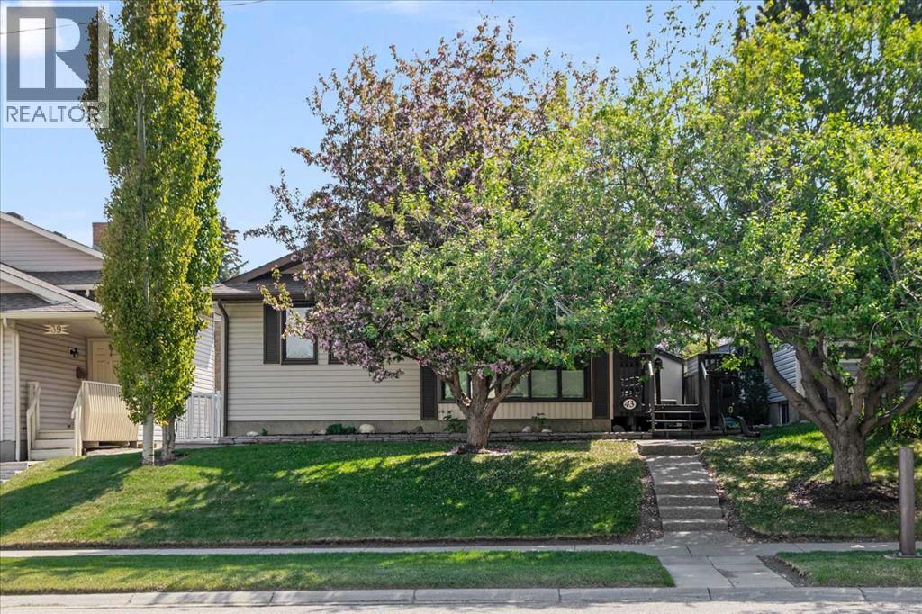 43 Scenic Acres Drive NW, Calgary, Alberta  T3L 1A2 - Photo 2 - A2317485