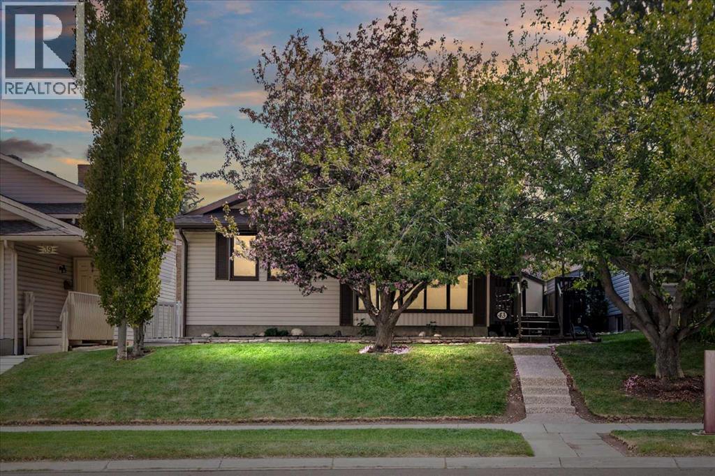 43 Scenic Acres Drive NW, Calgary, Alberta  T3L 1A2 - Photo 1 - A2317485