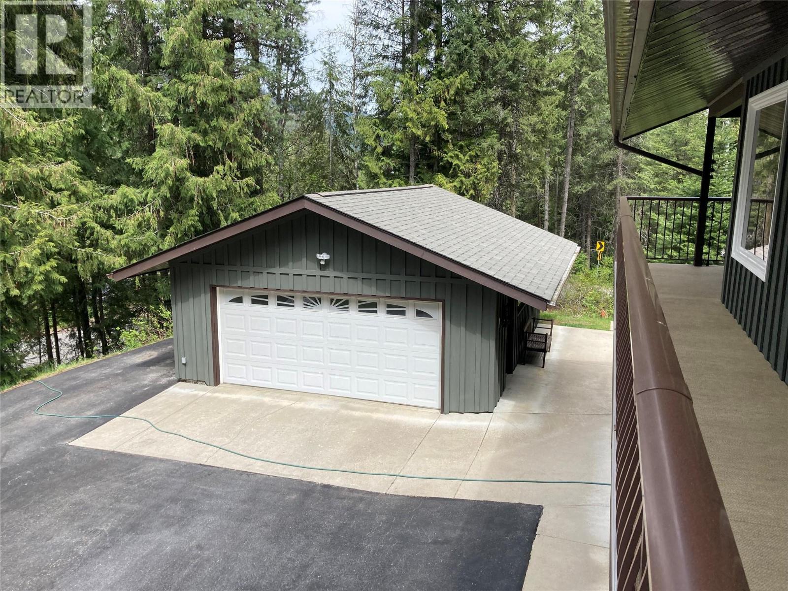 2162 Old Salmo Road, Fruitvale, British Columbia  V0G 1L1 - Photo 3 - 10376108