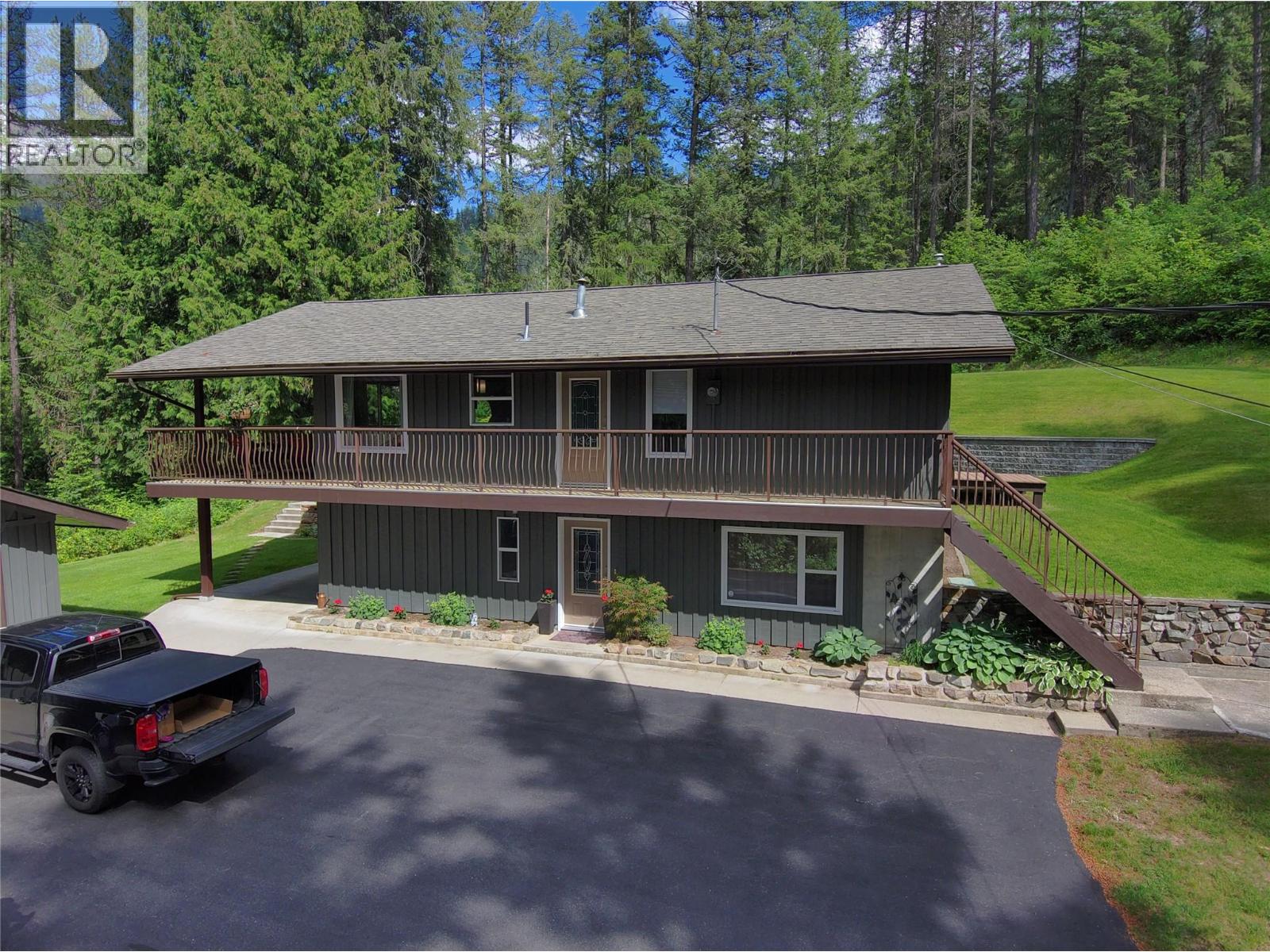 2162 Old Salmo Road, Fruitvale, British Columbia  V0G 1L1 - Photo 2 - 10376108