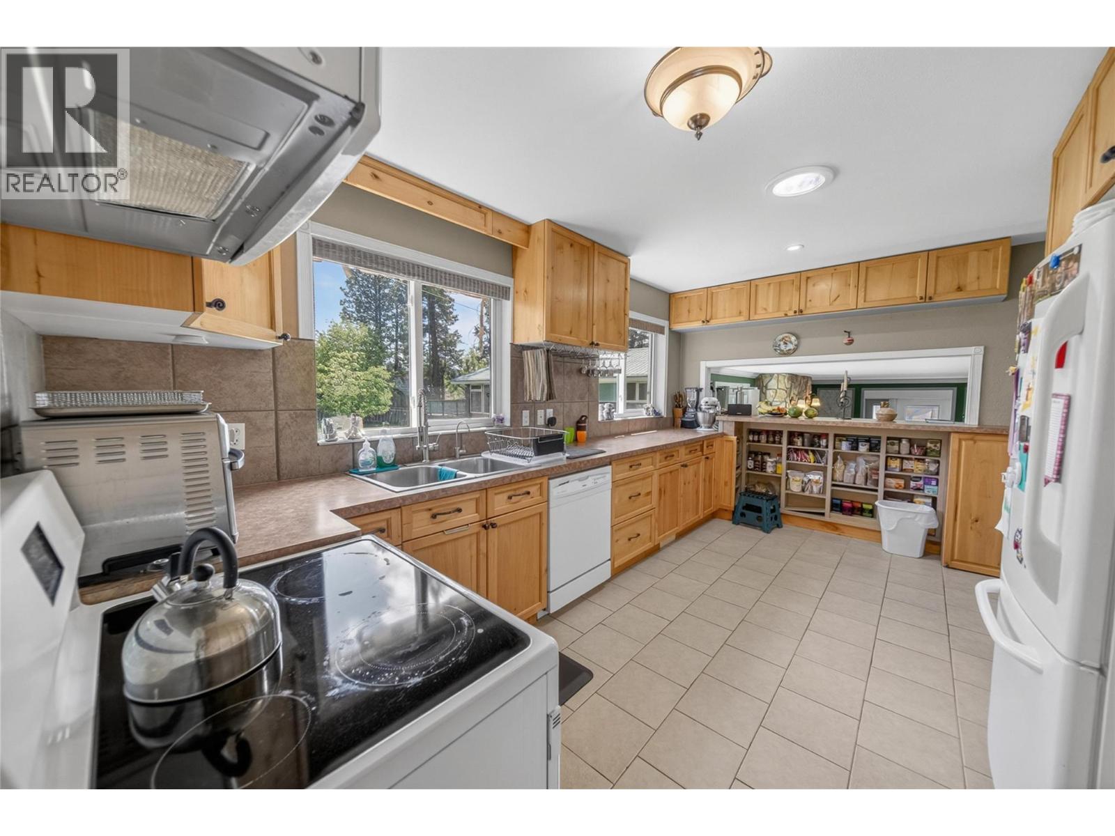 805 29th Avenue S, Cranbrook, British Columbia V1C 3K5 - Photo 4 - 10390505