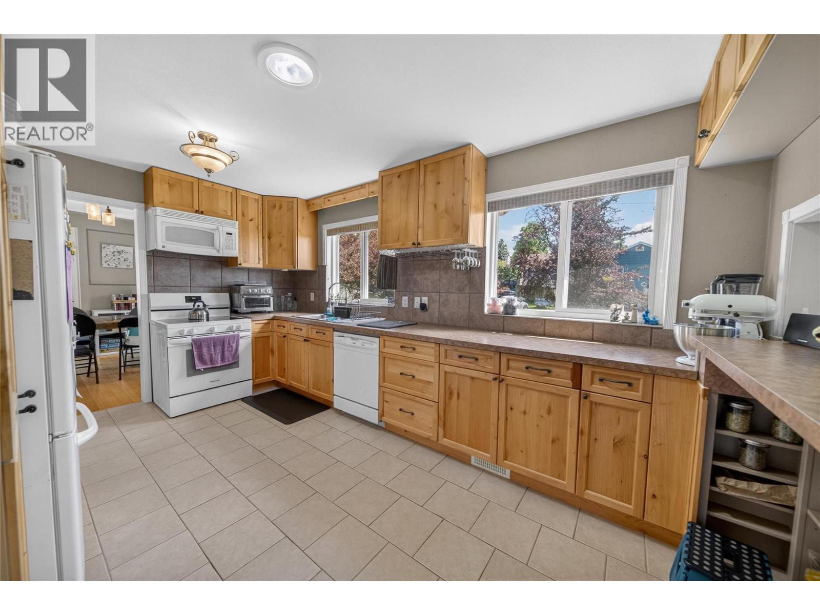 805 29th Avenue S, Cranbrook, British Columbia V1C 3K5 - Photo 7 - 10390505