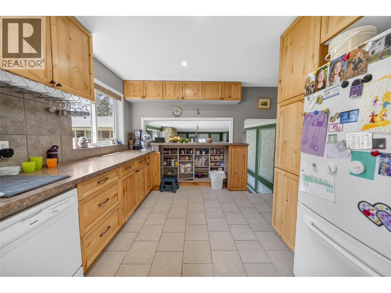 805 29th Avenue S, Cranbrook, British Columbia V1C 3K5 - Photo 6 - 10390505