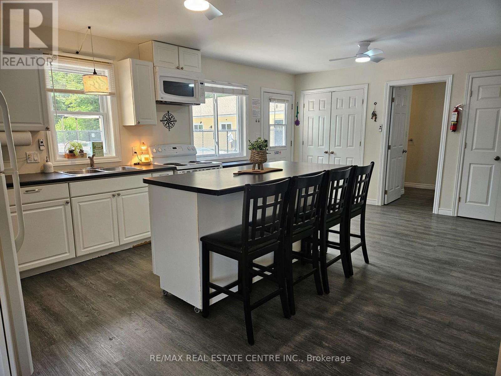 9717 Army Camp Road, Lambton Shores, Ontario  N0N 1J3 - Photo 32 - X12850372