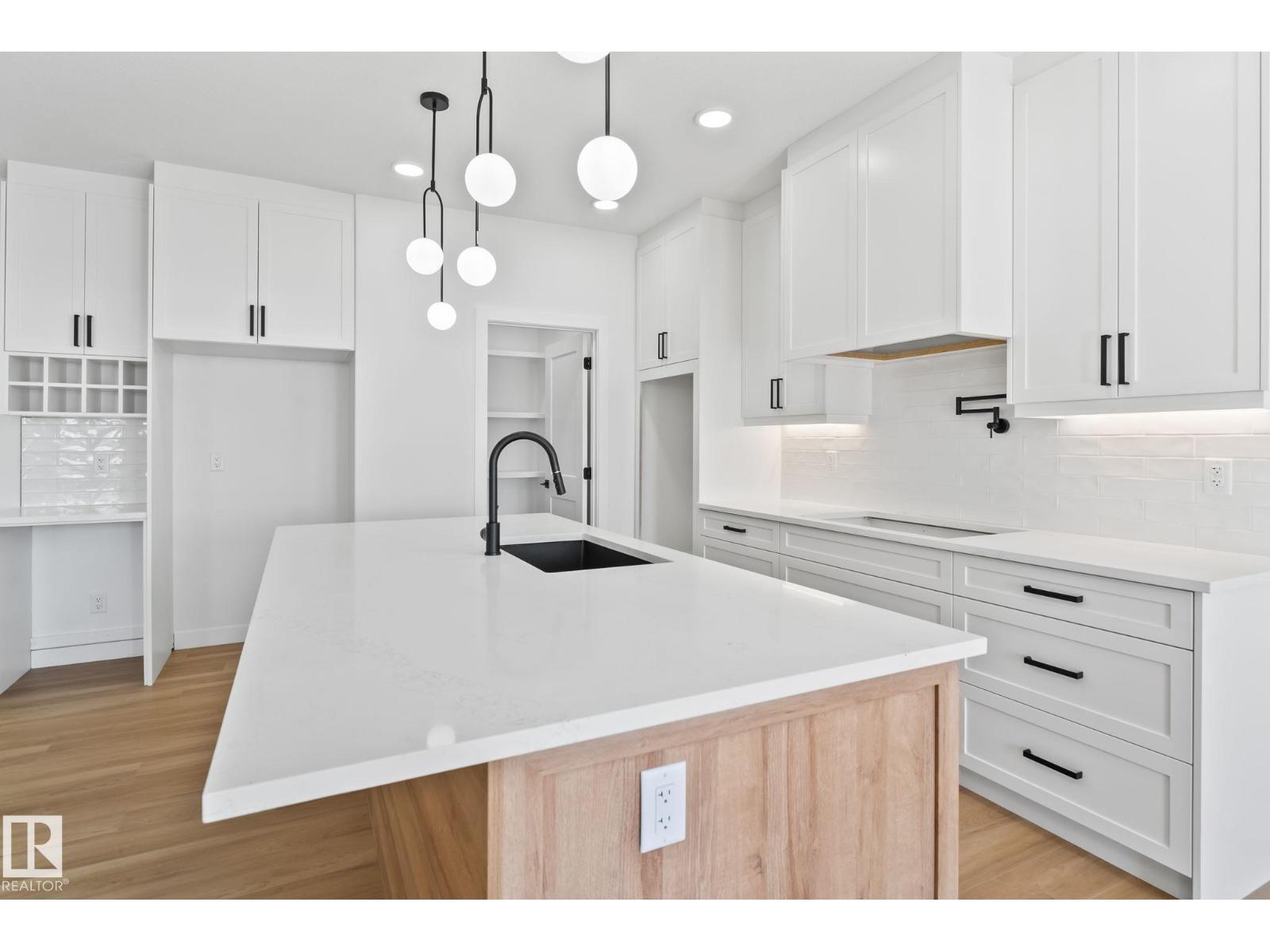 1411 Redpoll Court Nw, Edmonton, Alberta  T5S 0V4 - Photo 3 - E4492671