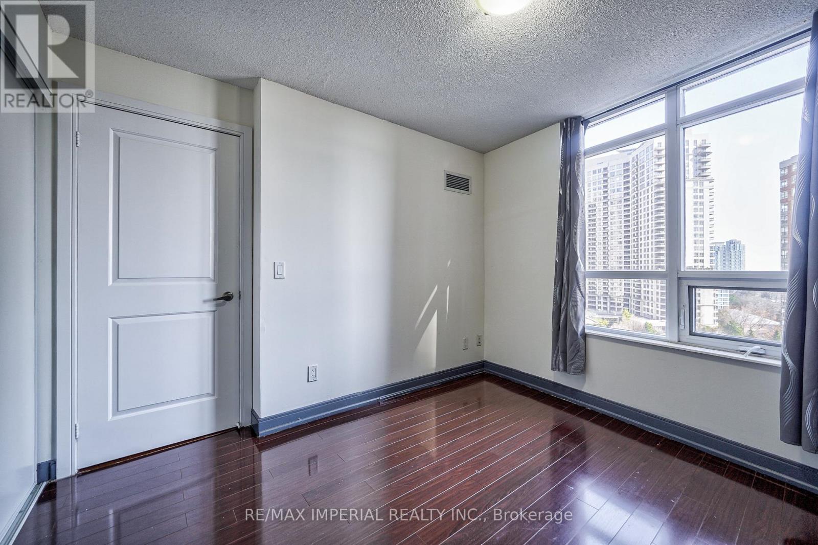 1108 - 330 Burnhamthorpe Road W, Mississauga, Ontario  L5B 0E1 - Photo 12 - W13422978