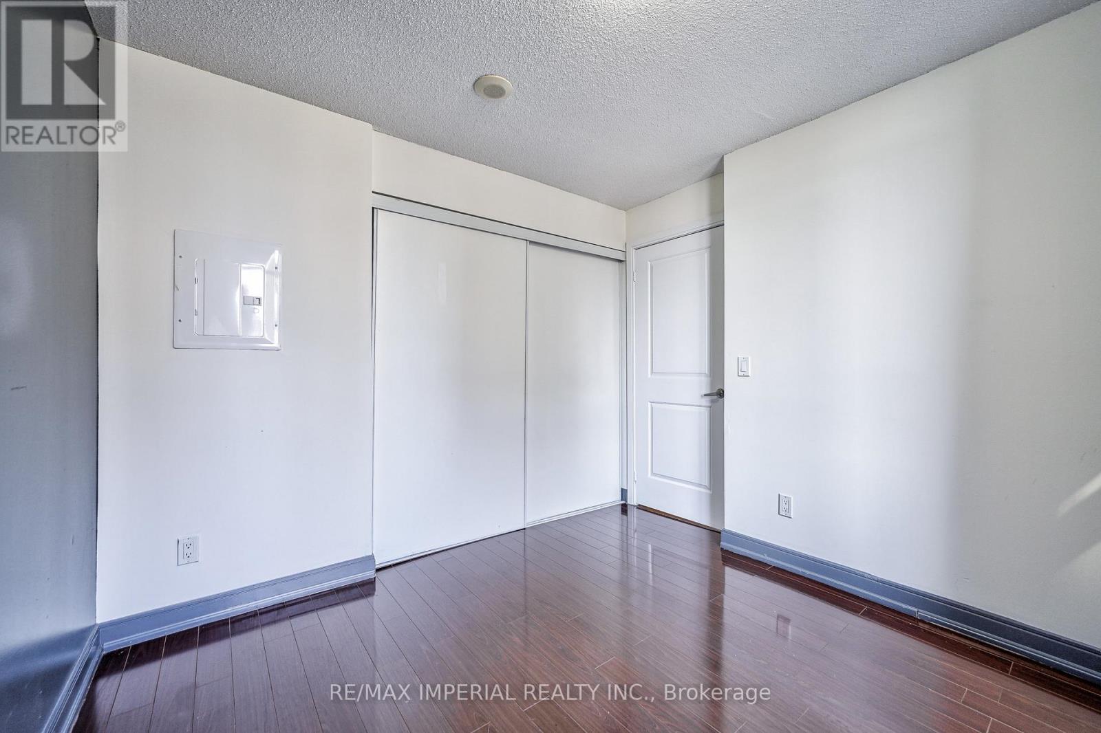 1108 - 330 Burnhamthorpe Road W, Mississauga, Ontario  L5B 0E1 - Photo 13 - W13422978