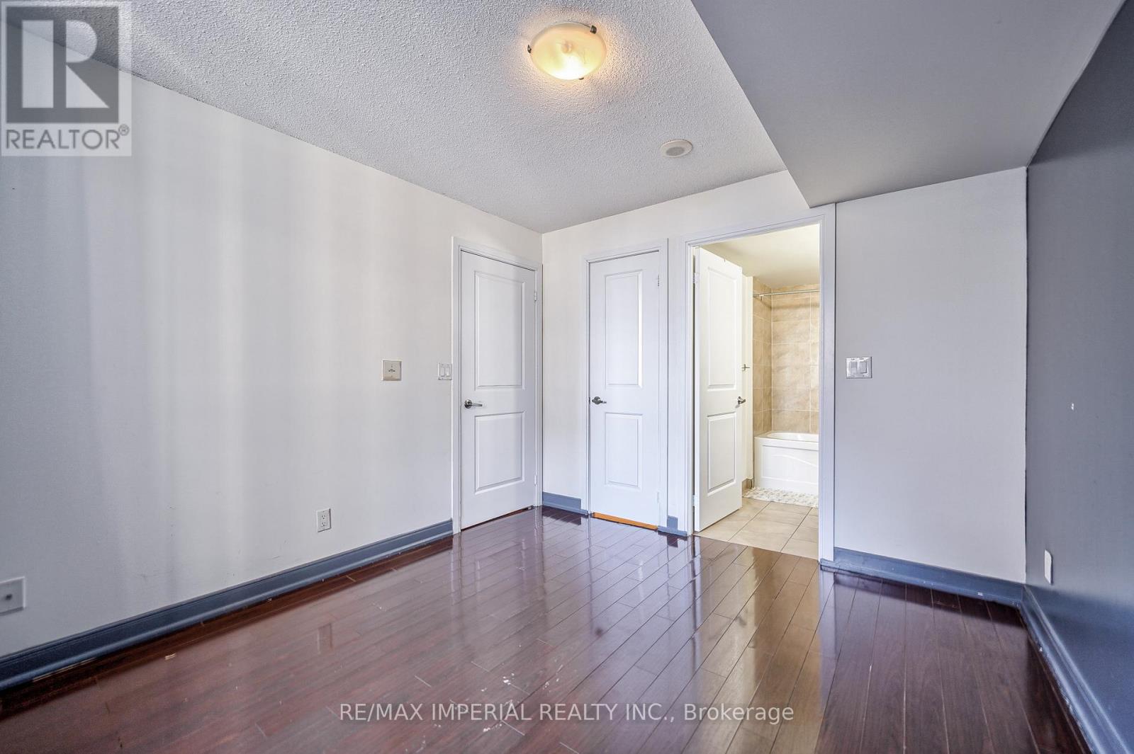 1108 - 330 Burnhamthorpe Road W, Mississauga, Ontario  L5B 0E1 - Photo 15 - W13422978