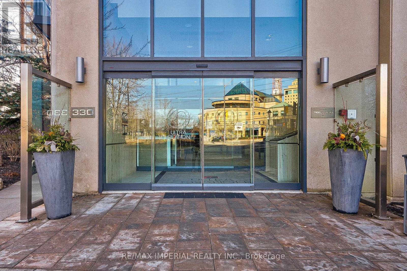 1108 - 330 Burnhamthorpe Road W, Mississauga, Ontario  L5B 0E1 - Photo 2 - W13422978