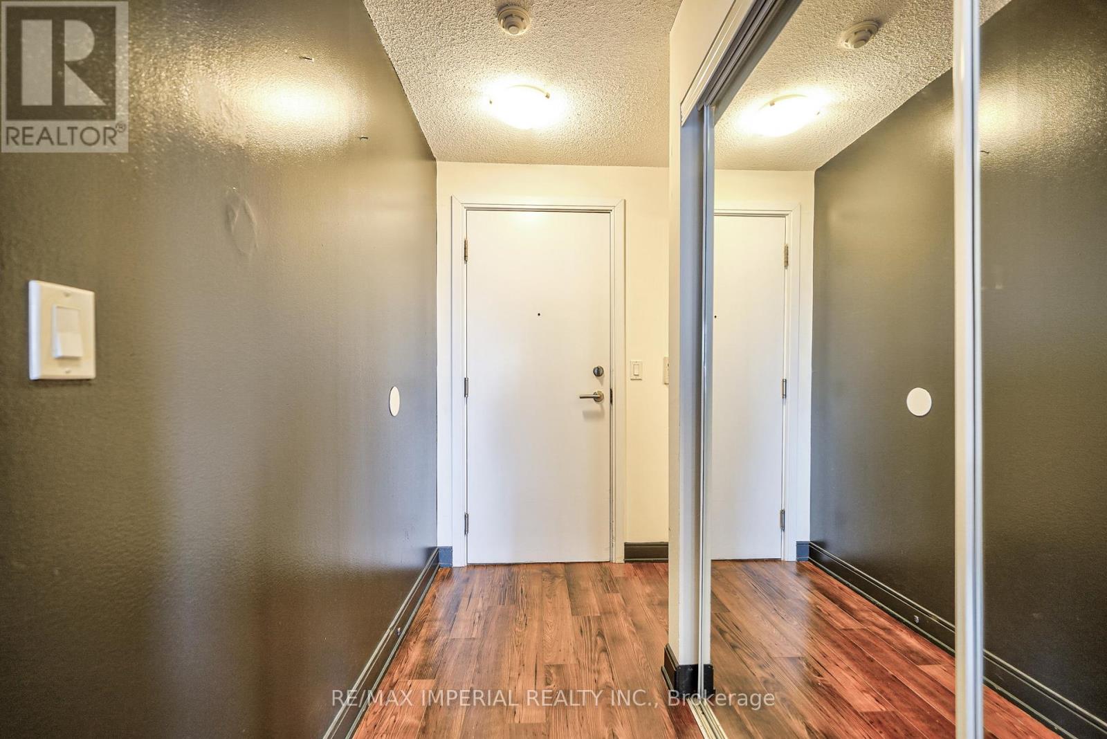 1108 - 330 Burnhamthorpe Road W, Mississauga, Ontario  L5B 0E1 - Photo 4 - W13422978