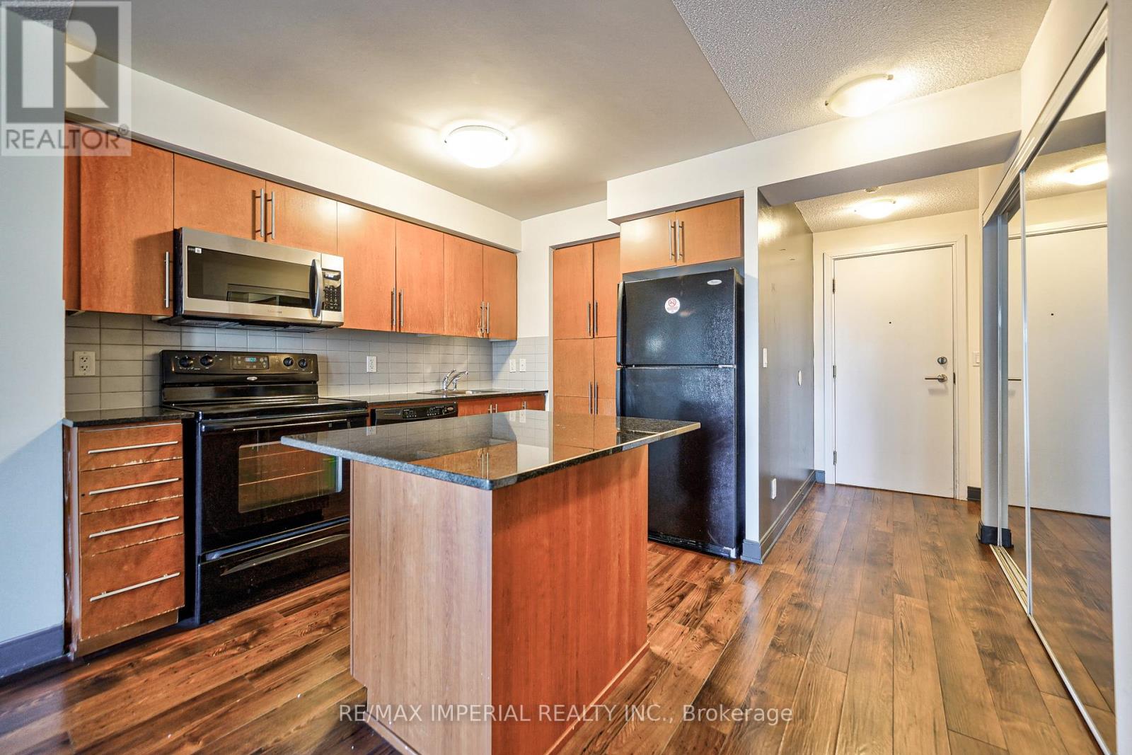 1108 - 330 Burnhamthorpe Road W, Mississauga, Ontario  L5B 0E1 - Photo 5 - W13422978