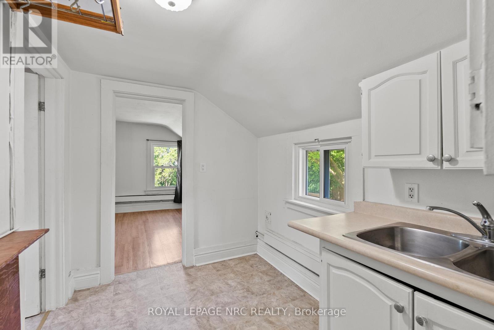 42 Leeper Street, St. Catharines, Ontario  L2S 2N2 - Photo 22 - X12975544