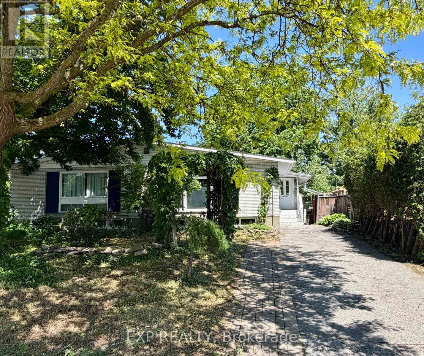 21 Southview Crescent, Ottawa, Ontario K2E 5R4 - Photo 2 - X13211740