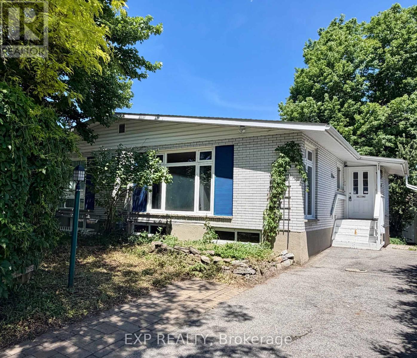 21 Southview Crescent, Ottawa, Ontario K2E 5R4 - Photo 3 - X13211740