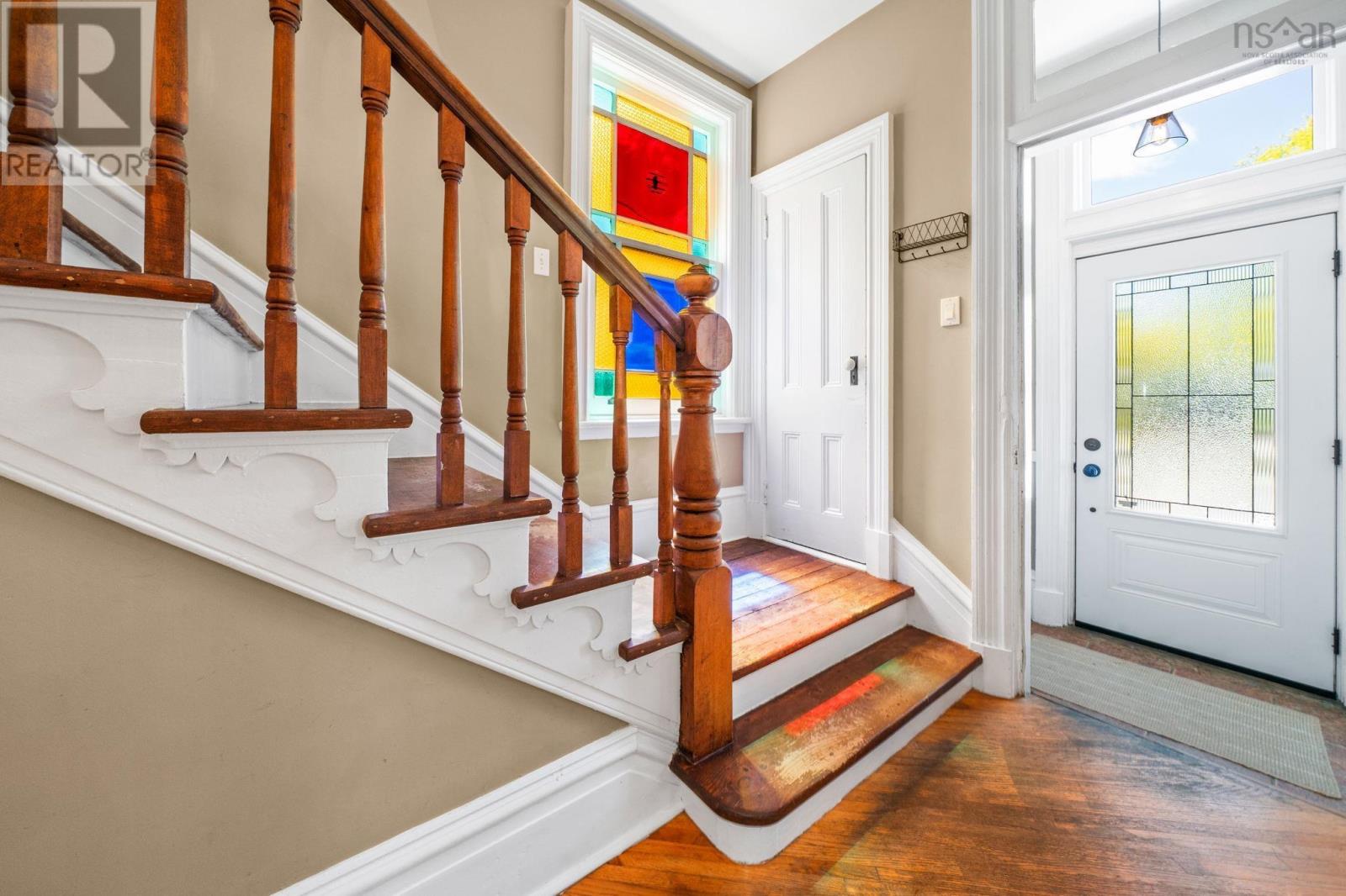 16 Victoria Road, Dartmouth, Nova Scotia  B2Y 2V6 - Photo 3 - 202613842