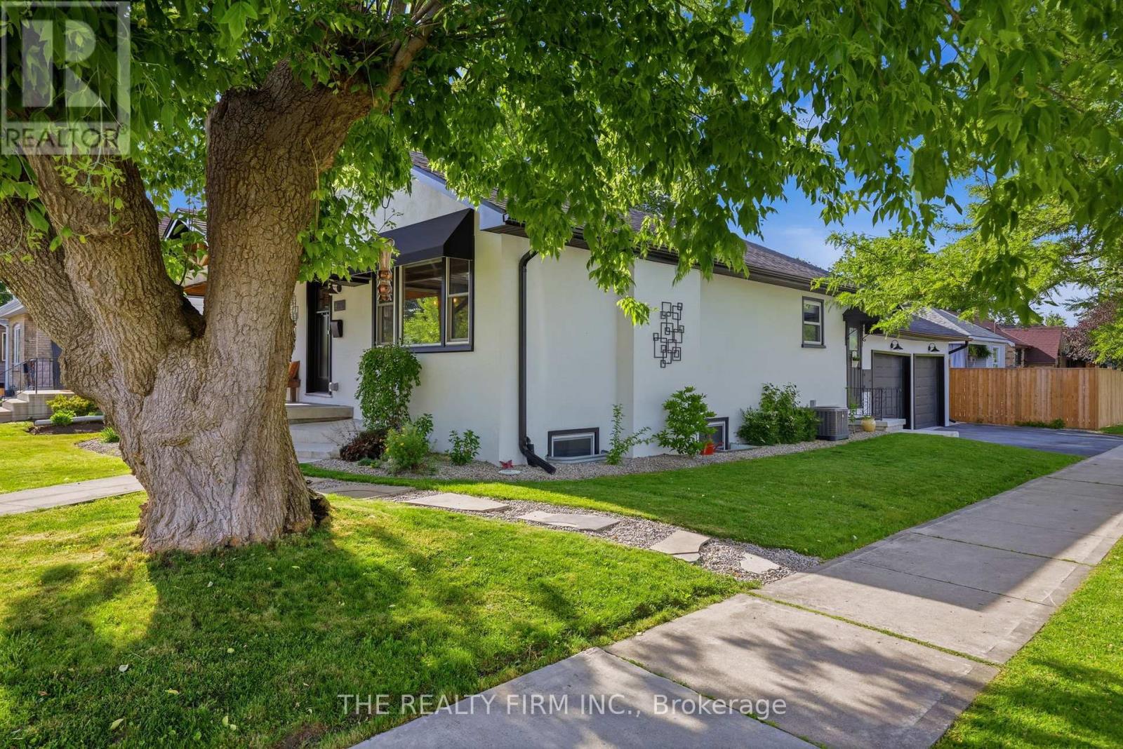 8 Briscoe Street W, London South, Ontario  N6J 1L8 - Photo 2 - X13423168