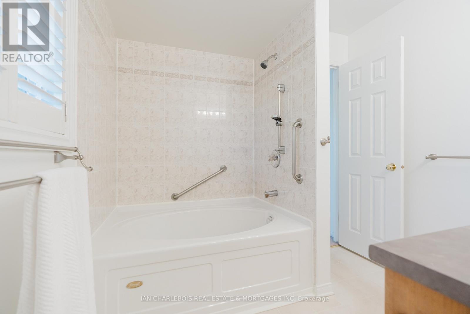 6020 Longleaf Drive, Ottawa, Ontario K1W 1J2 - Photo 22 - X13423240