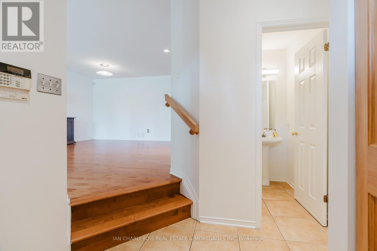 6020 Longleaf Drive, Ottawa, Ontario K1W 1J2 - Photo 4 - X13423240