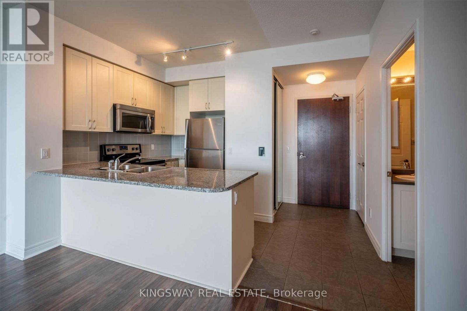 1512 - 339 Rathburn Road W, Mississauga, Ontario L5B 0K6 - Photo 2 - W13423202