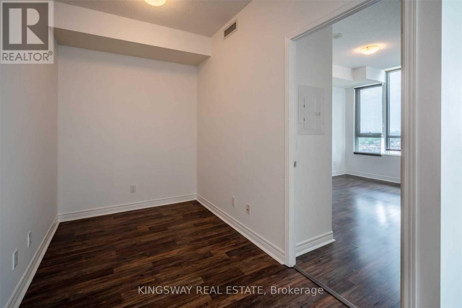 1512 - 339 Rathburn Road W, Mississauga, Ontario L5B 0K6 - Photo 8 - W13423202